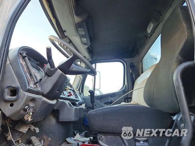 Zdjęcie 7 z 13 samochodu: 2007 FREIGHTLINER BUSINESS CLASS M2 CRANE TRUCK VIN:1FVHC5DEX7HX68145 - miniatura