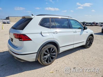 Trzecie zdjęcie samochodu z tyłu: 2020 VOLKSWAGEN TIGUAN SE VIN:3VV3B7AX4LM170571 - miniatura