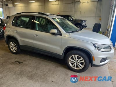 Czwarte zdjęcie samochodu z boku: 2016 VOLKSWAGEN TIGUAN S VIN:WVGBV7AX0GW604486 - miniatura