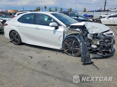Czwarte zdjęcie samochodu z boku: 2018 TOYOTA CAMRY XSE VIN:4T1B61HKXJU005716 - miniatura