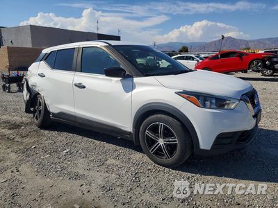 Czwarte zdjęcie samochodu z boku: 2020 NISSAN KICKS S VIN:3N1CP5BV5LL503614 - miniatura