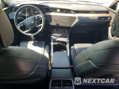 Zdjęcie 8 z 13 samochodu: 2019 AUDI E-TRON PRESTIGE VIN:WA1VAAGE5KB017646 - miniatura