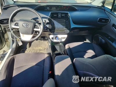 Zdjęcie 8 z 12 samochodu: 2017 TOYOTA PRIUS THREE VIN:JTDKARFU6H3042431 - miniatura