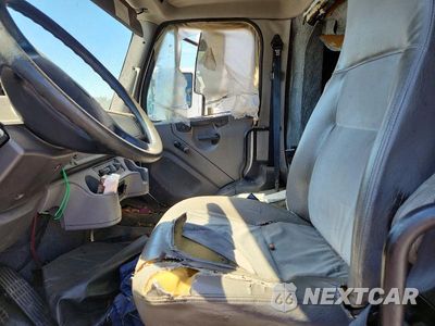 Zdjęcie 7 z 13 samochodu: 2012 FREIGHTLINER M2 106 MEDIUM DUTY VIN:1FVACWDT3CDBN8498 - miniatura