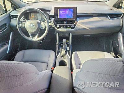 Zdjęcie 8 z 13 samochodu: 2023 TOYOTA COROLLA CROSS HYBRID SE VIN:7MUFBABG4PV012881 - miniatura