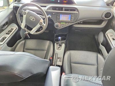 Zdjęcie 8 z 12 samochodu: 2012 TOYOTA PRIUS C FOUR VIN:JTDKDTB39C1015116 - miniatura