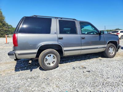 Trzecie zdjęcie samochodu z tyłu: 1999 GMC YUKON VIN:1GKEC13R0XJ755560 - miniatura