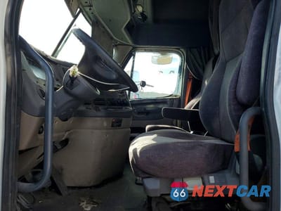 Zdjęcie 7 z 14 samochodu: 2017 FREIGHTLINER CASCADIA 125 SEMI TRUCK VIN:1FUJGLBG4HLHV6867 - miniatura
