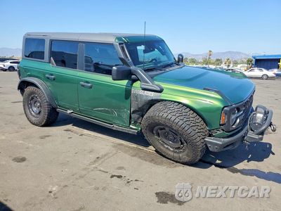 Czwarte zdjęcie samochodu z boku: 2023 FORD BRONCO BASE VIN:1FMEE5DHXPLB22499 - miniatura