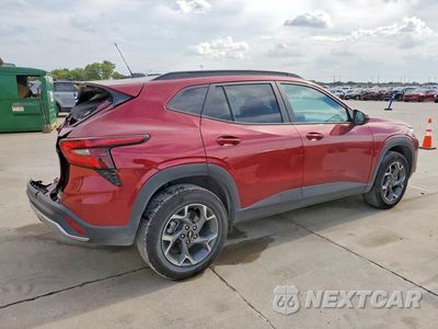 Trzecie zdjęcie samochodu z tyłu: 2025 CHEVROLET TRAX 1LT VIN:KL77LHEP7SC271730 - miniatura