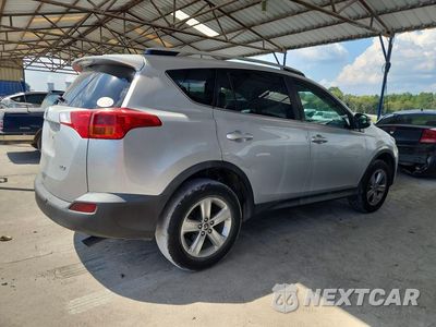 Trzecie zdjęcie samochodu z tyłu: 2015 TOYOTA RAV4 XLE VIN:2T3WFREV8FW197974 - miniatura