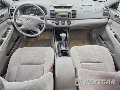 Zdjęcie 8 z 12 samochodu: 2004 TOYOTA CAMRY LE VIN:4T1BE32K44U812597 - miniatura