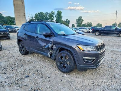 Czwarte zdjęcie samochodu z boku: 2021 JEEP COMPASS LATITUDE VIN:3C4NJDBB8MT557403 - miniatura
