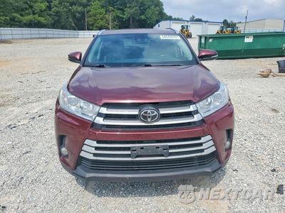 Piąte zdjęcie samochodu w środku: 2017 TOYOTA HIGHLANDER XLE VIN:5TDJZRFHXHS371610 - miniatura