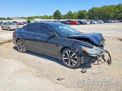 Czwarte zdjęcie samochodu z boku: 2017 NISSAN ALTIMA 2.5 SR VIN:1N4AL3AP8HC125434 - miniatura