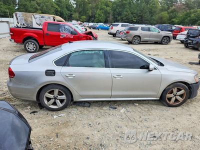Trzecie zdjęcie samochodu z tyłu: 2015 VOLKSWAGEN PASSAT SE VIN:1VWBT7A34FC002193 - miniatura