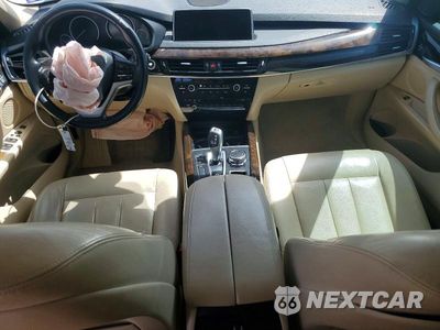 Zdjęcie 8 z 12 samochodu: 2015 BMW X5 SDRIVE35I VIN:5UXKR2C56F0H40051 - miniatura