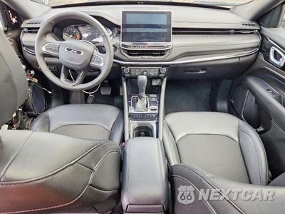 Zdjęcie 8 z 12 samochodu: 2025 JEEP COMPASS LATITUDE VIN:3C4NJDBN3ST540046 - miniatura