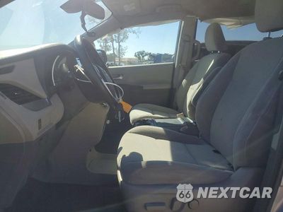 Zdjęcie 7 z 13 samochodu: 2018 TOYOTA SIENNA LE VIN:5TDKZ3DC6JS915518 - miniatura