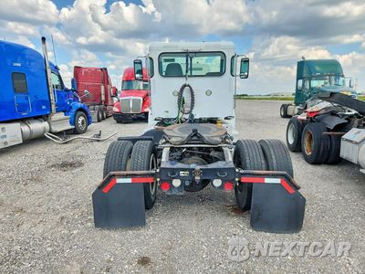 Piąte zdjęcie samochodu w środku: 2017 PETERBILT 348 SEMI TRUCK VIN:1XP3AJ8X6HD430636 - miniatura