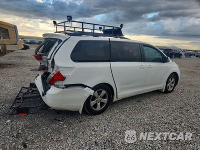 Trzecie zdjęcie samochodu z tyłu: 2013 TOYOTA SIENNA LE VIN:5TDKK3DC9DS324785 - miniatura
