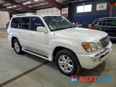 Czwarte zdjęcie samochodu z boku: 2004 LEXUS LX 470 BASE VIN:JTJHT00W343543665 - miniatura