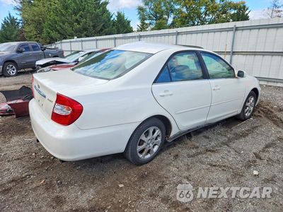 Trzecie zdjęcie samochodu z tyłu: 2004 TOYOTA CAMRY LE VIN:JTDBE32K640286436 - miniatura