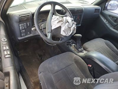 Zdjęcie 8 z 13 samochodu: 1997 CHEVROLET BLAZER 4D TRUCK VIN:1GNDT13W9V2167457 - miniatura
