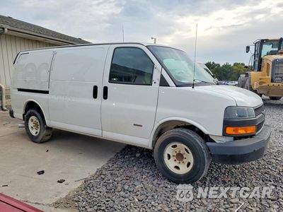 Czwarte zdjęcie samochodu z boku: 2019 CHEVROLET EXPRESS 2500 CARGO DELIVERY VAN VIN:1GCWGAF1XK1370347 - miniatura
