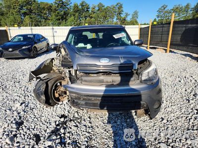 Piąte zdjęcie samochodu w środku: 2017 KIA SOUL BASE VIN:KNDJN2A21H7440426 - miniatura