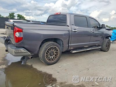 Trzecie zdjęcie samochodu z tyłu: 2017 TOYOTA TUNDRA SR5 VIN:5TFDW5F18HX665342 - miniatura