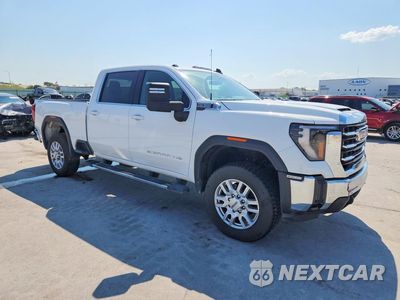 Czwarte zdjęcie samochodu z boku: 2024 GMC SIERRA K2500 SLE VIN:1GT49ME74RF102674 - miniatura