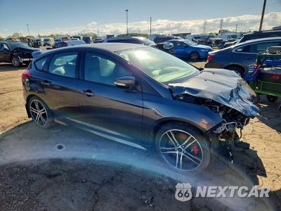 Czwarte zdjęcie samochodu z boku: 2017 FORD FOCUS ST VIN:1FADP3L90HL347823 - miniatura