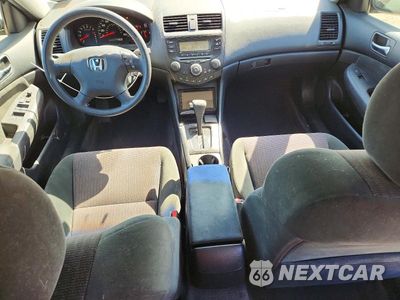 Zdjęcie 8 z 12 samochodu: 2004 HONDA ACCORD LX VIN:1HGCM56364A024255 - miniatura