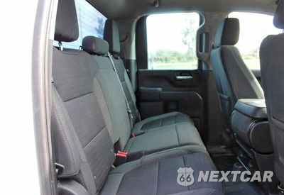 Zdjęcie 6 z 10 samochodu: 2022 CHEVROLET SILVERADO K2500 HEAVY DUTY VIN:1GC2YLE78NF295958 - miniatura