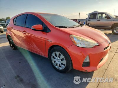 Czwarte zdjęcie samochodu z boku: 2014 TOYOTA PRIUS C TWO VIN:JTDKDTB35E1079995 - miniatura
