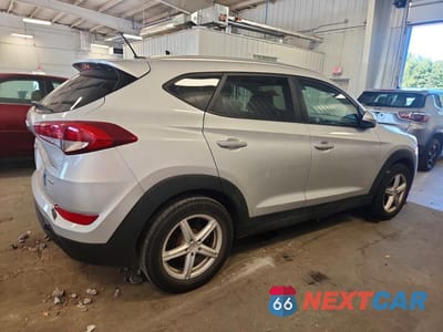 Trzecie zdjęcie samochodu z tyłu: 2016 HYUNDAI TUCSON SE VIN:KM8J3CA46GU093202 - miniatura