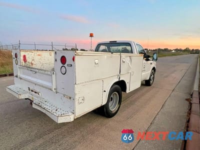 Czwarte zdjęcie samochodu z boku: 2003 FORD F350 SUPER DUTY VIN:1FDWF36S13EA38634 - miniatura