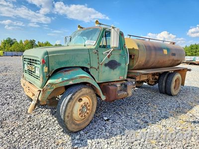 1981 GMC WATER TRUCK 1GDM8C1V9BV559439 - główne zdjęcie licytacji z USA - miniatura