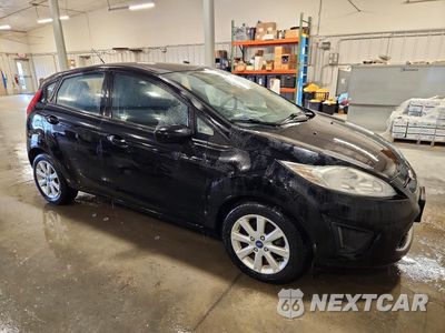 Czwarte zdjęcie samochodu z boku: 2012 FORD FIESTA SE VIN:3FADP4EJ3CM118184 - miniatura