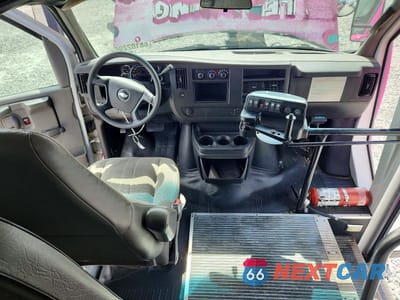 Zdjęcie 8 z 13 samochodu: 2008 CHEVROLET EXPRESS G3500 VIN:1GBHG31C281209369 - miniatura