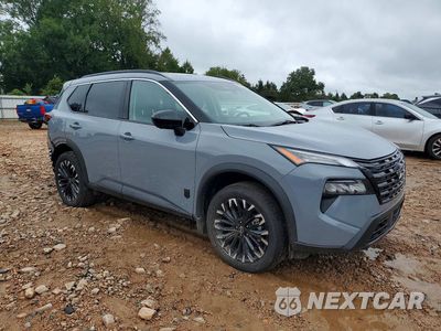 Czwarte zdjęcie samochodu z boku: 2026 NISSAN ROGUE DARK ARMOR VIN:5N1BT3BA7TC781637 - miniatura