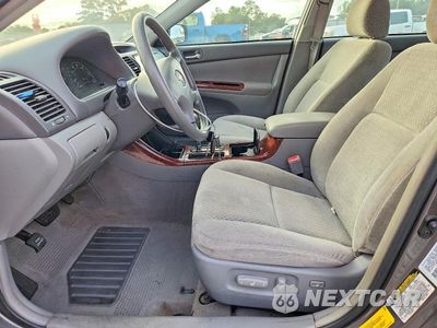 Zdjęcie 7 z 12 samochodu: 2004 TOYOTA CAMRY XLE VIN:4T1BE30K84U793717 - miniatura