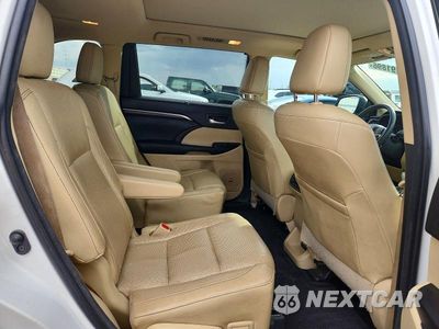 Zdjęcie 11 z 13 samochodu: 2016 TOYOTA HIGHLANDER LIMITED PLATINUM VIN:5TDDKRFH7GS285641 - miniatura