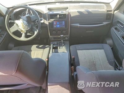 Zdjęcie 8 z 13 samochodu: 2010 JEEP LIBERTY SPORT VIN:1J4PN2GK7AW101757 - miniatura