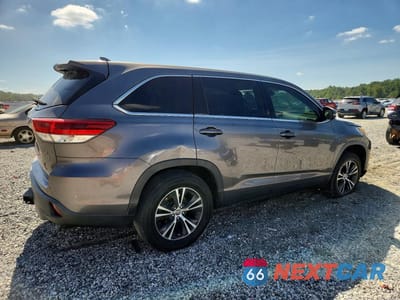 Trzecie zdjęcie samochodu z tyłu: 2019 TOYOTA HIGHLANDER LE PLUS VIN:5TDZZRFH0KS361596 - miniatura