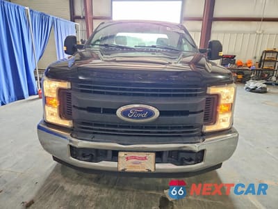 Piąte zdjęcie samochodu w środku: 2019 FORD F250 SUPER DUTY VIN:1FD7X2A63KEF83898 - miniatura