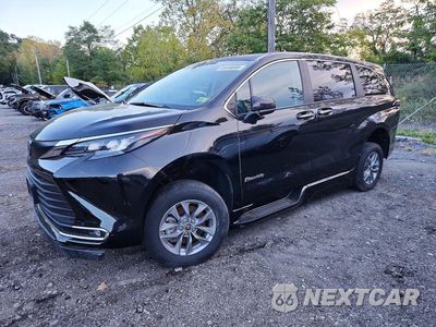 2024 TOYOTA SIENNA XLE 5TDYRKEC5RS188659 - główne zdjęcie licytacji z USA - miniatura
