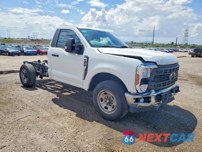 Czwarte zdjęcie samochodu z boku: 2024 FORD F350 SUPER DUTY VIN:1FTRF3AA6REC49109 - miniatura