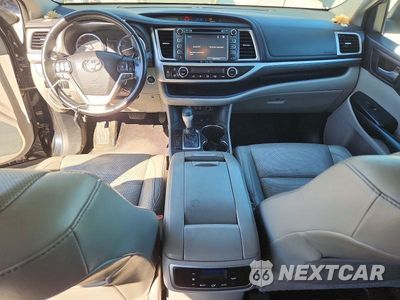 Zdjęcie 8 z 13 samochodu: 2017 TOYOTA HIGHLANDER LIMITED VIN:5TDDZRFH0HS470241 - miniatura
